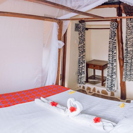 Kijani Cottages In Diani Diani Beach Exteriör bild