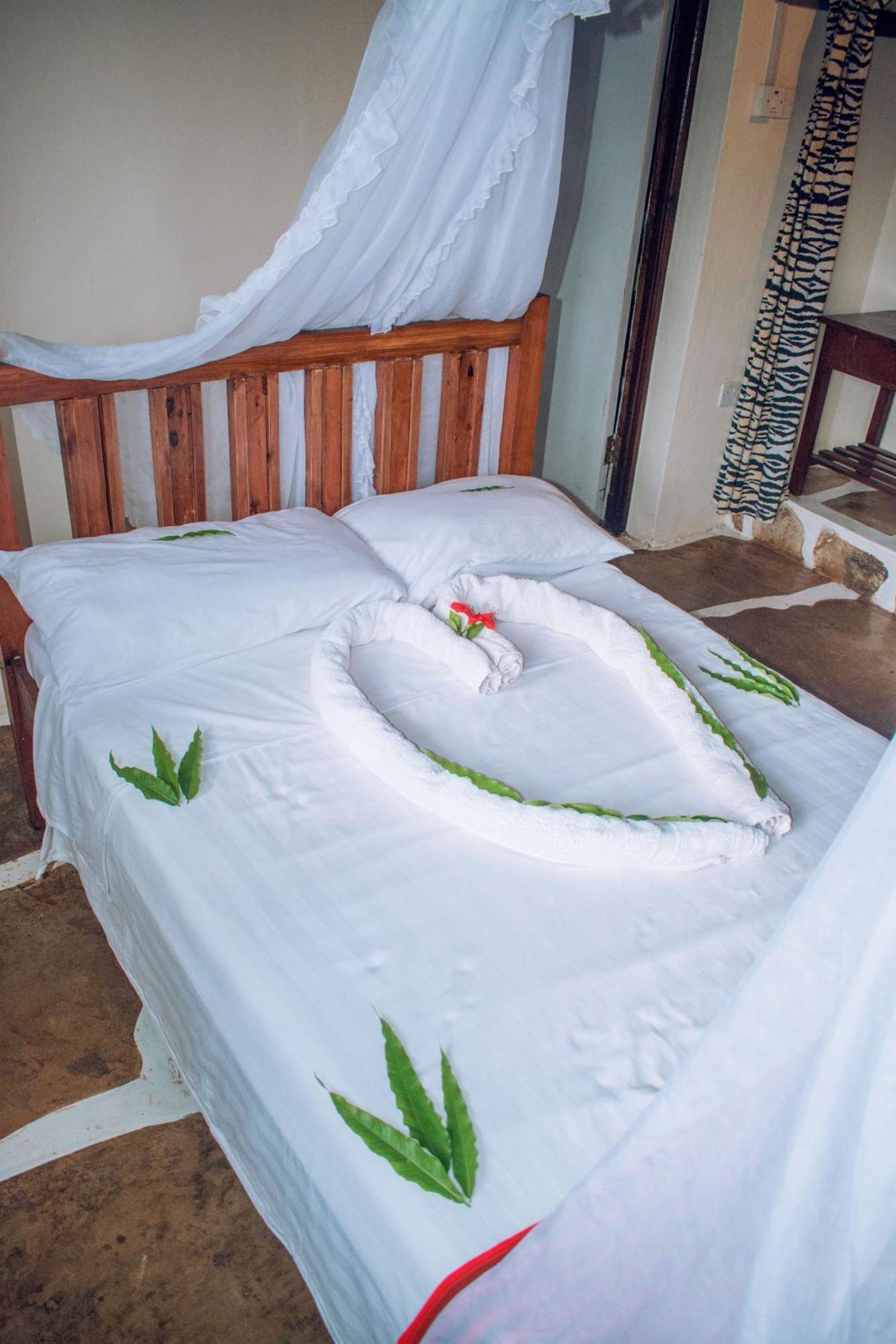 Kijani Cottages In Diani Diani Beach Exteriör bild