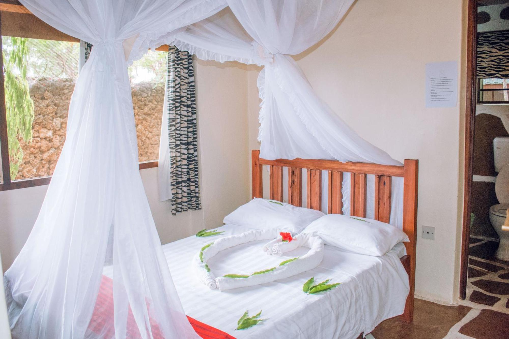Kijani Cottages In Diani Diani Beach Exteriör bild