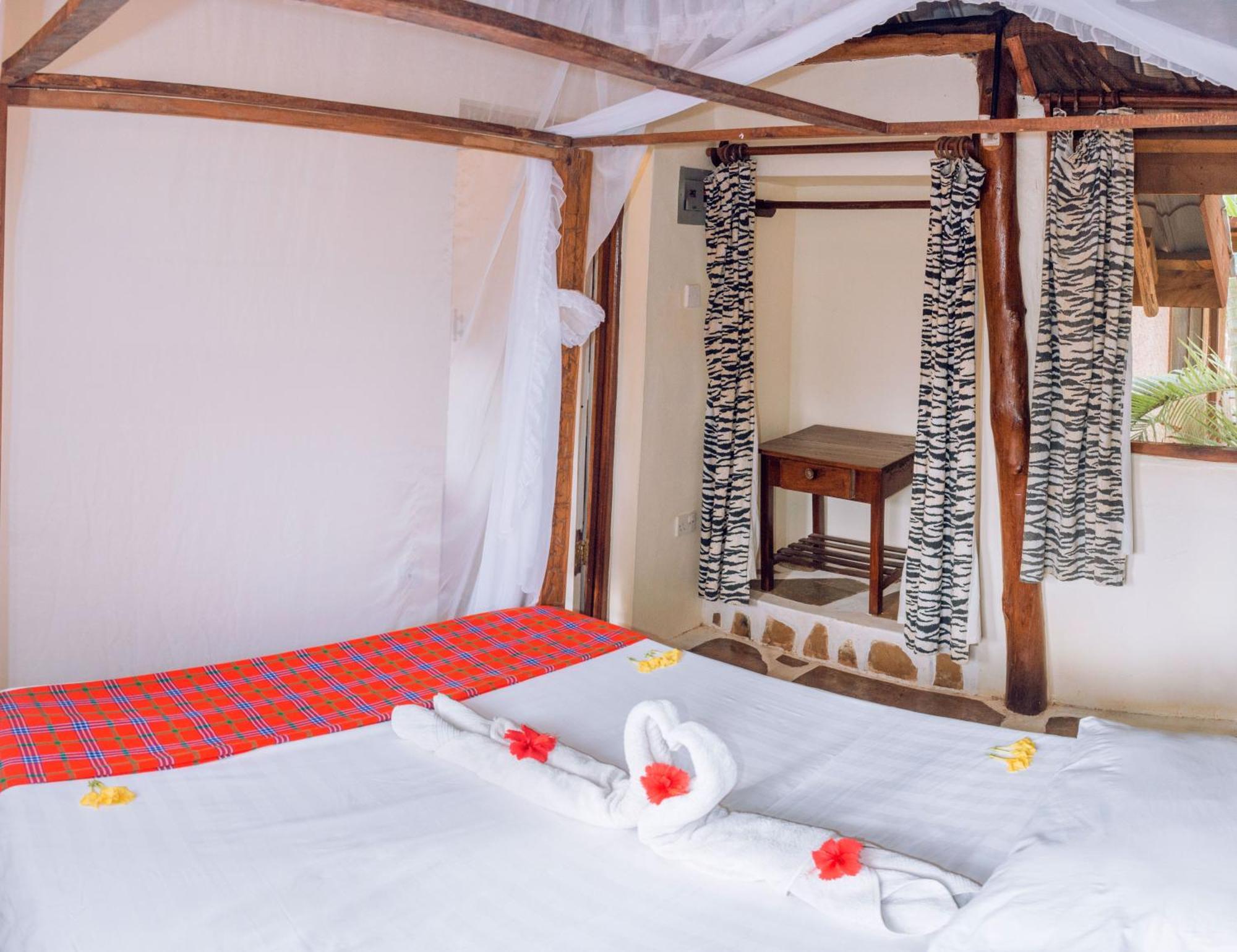 Kijani Cottages In Diani Diani Beach Exteriör bild