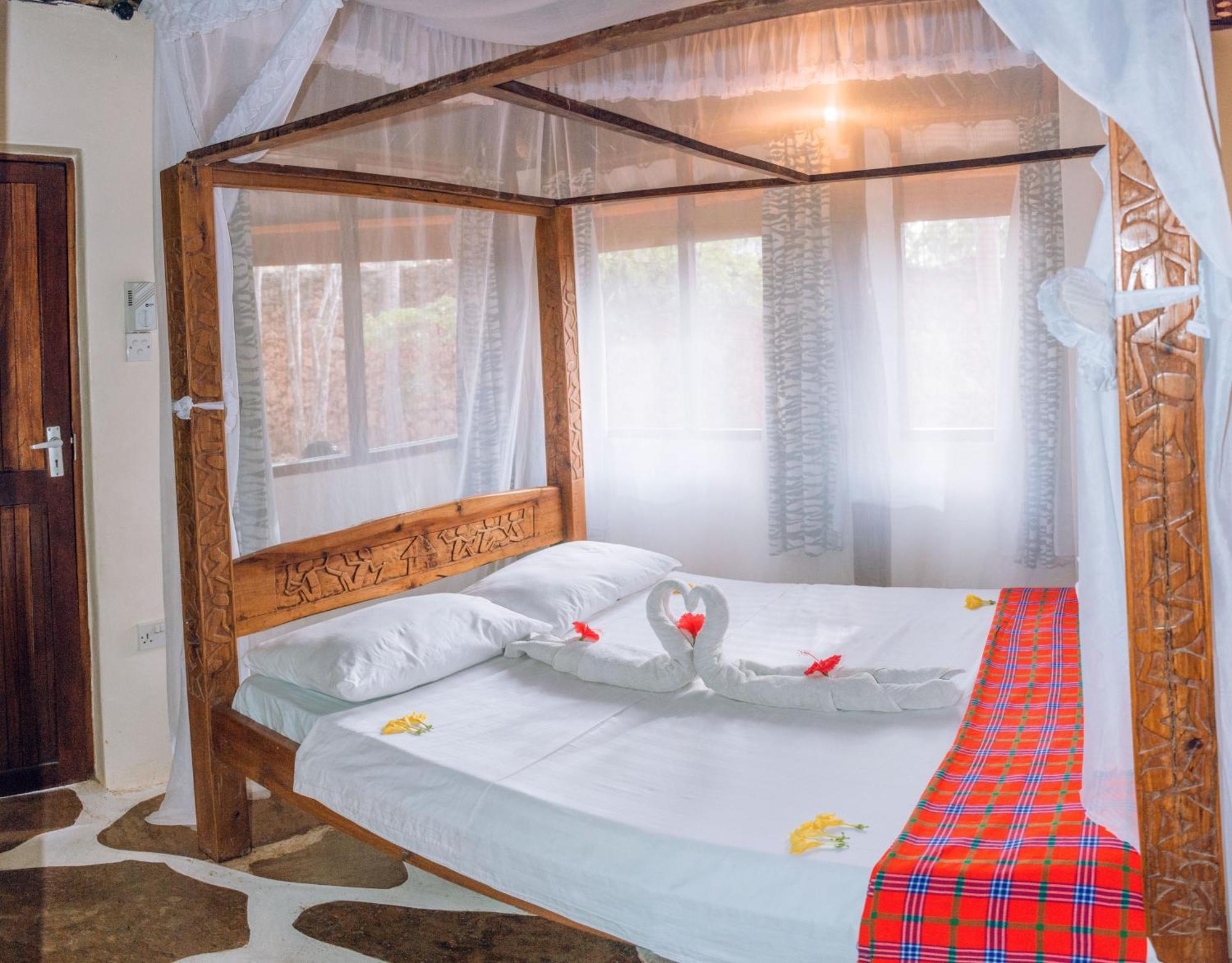 Kijani Cottages In Diani Diani Beach Exteriör bild