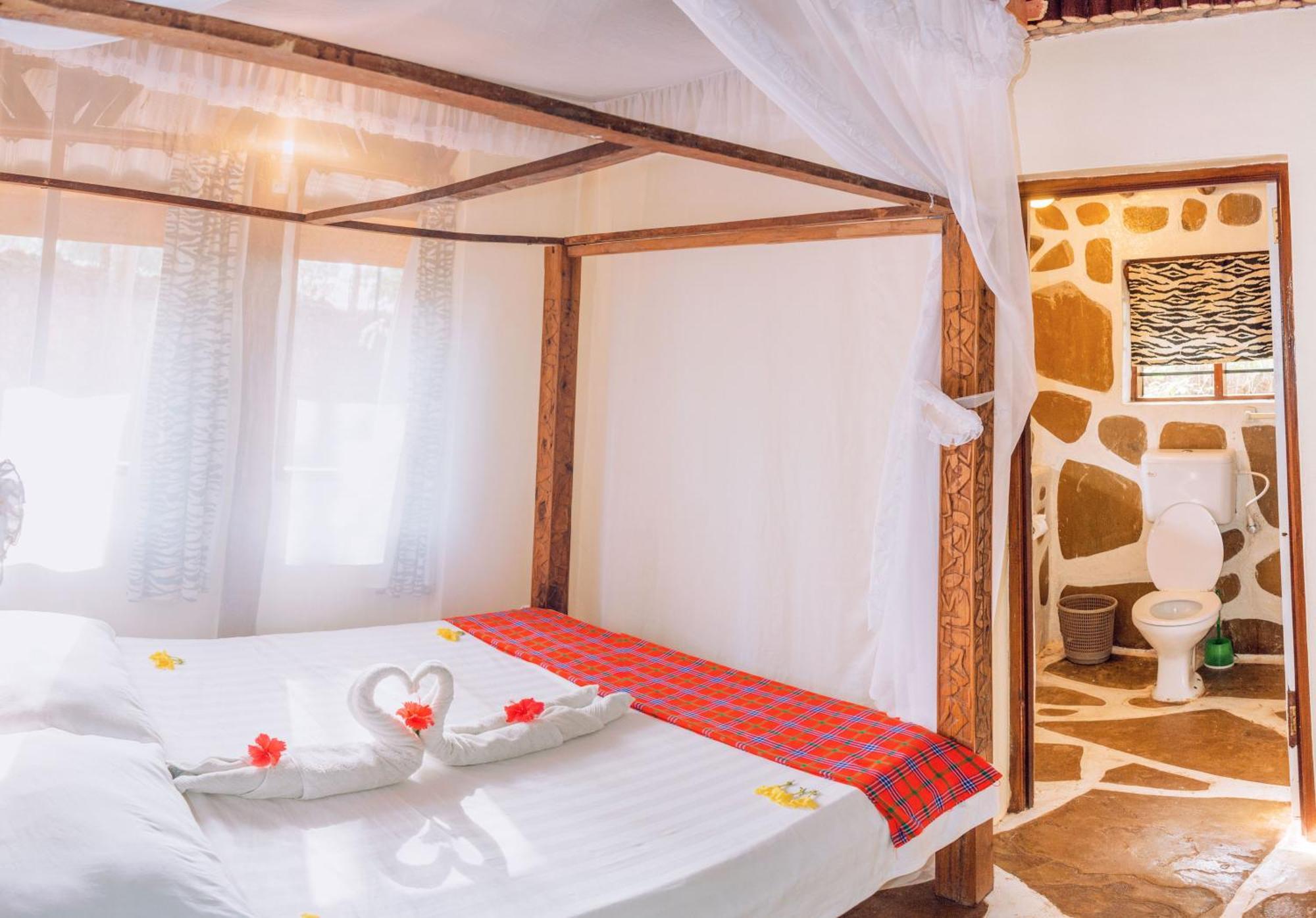 Kijani Cottages In Diani Diani Beach Exteriör bild